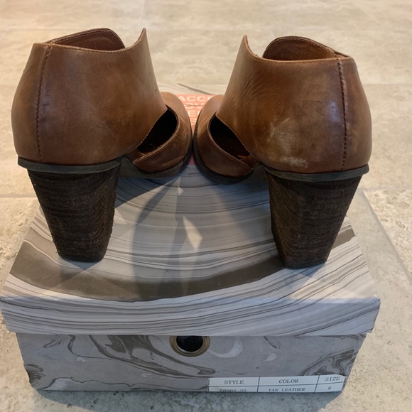 NIB Jeffrey Campbell Deep V Bootie - Size 6 - Picture 5 of 8